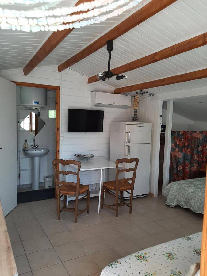 Gîte pour 3 personnes, avec terrasse ainsi que vue et jardin à Mormoiron - 2