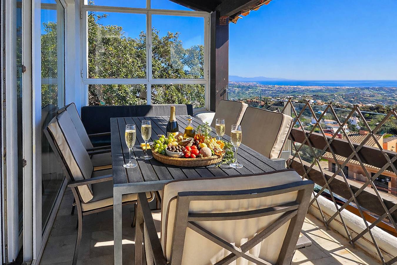 Appartement entier, Three bedroom apartment La Mairena Elviria in Urbanizacion Las Jacarandas, Ojén