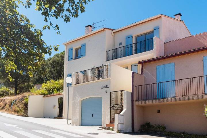 Villa pour 8 personnes, avec Balcon et Terrasse ainsi que Piscine et Vue à Banyuls-sur-Mer