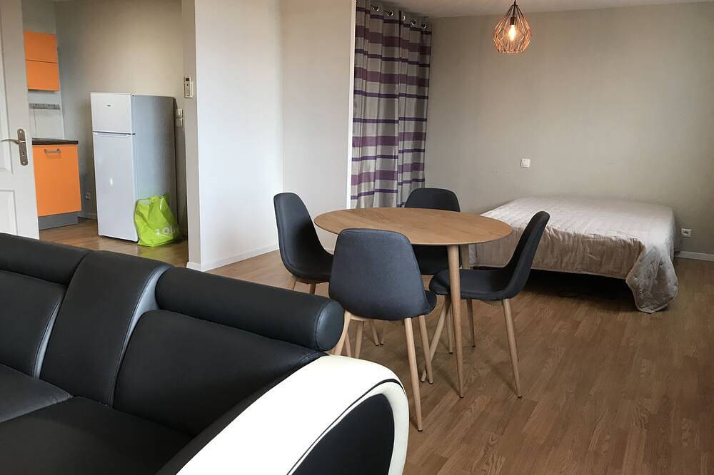 Entire apartment, Holiday Apartment in Villeneuve-lès-Béziers, Côte d'Améthyste