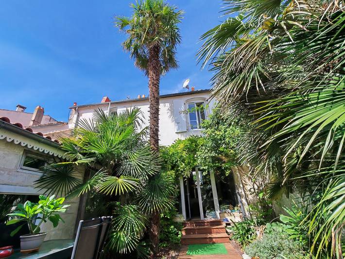 Bed & breakfast 'Chambre Comme Dans Un Combi' met gedeeld terras en wifi in La Rochelle, La Rochelle en omgeving