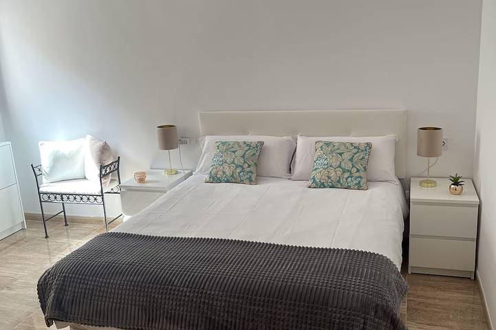Appartement entier, Precioso Piso Recién Reformado Todo a Estrenar en Primera Línea de Playa in Playa del Tesorillo (Almuñecar), Almuñecar