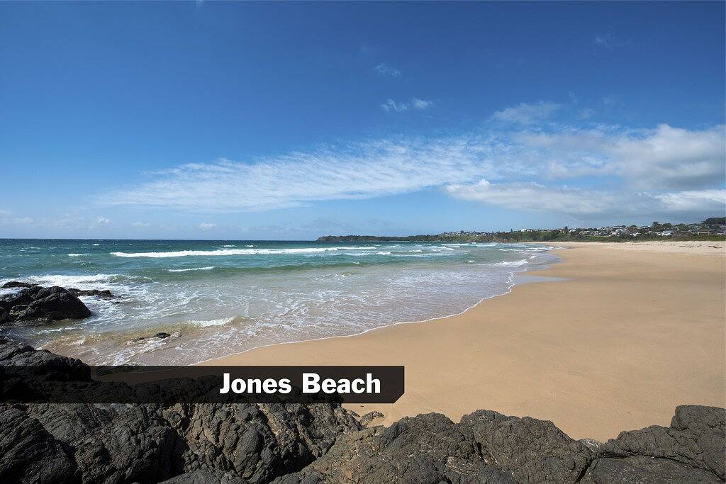 Two minute walk to Jones Beach and 10 minute stroll to Minnamurra River in Illawarra, New South Wales