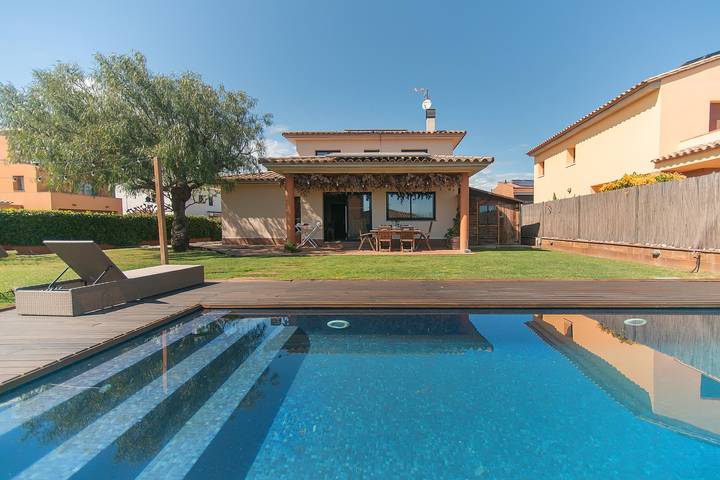 Casa rural para 6 personas, con jardín en Vall-llobrega