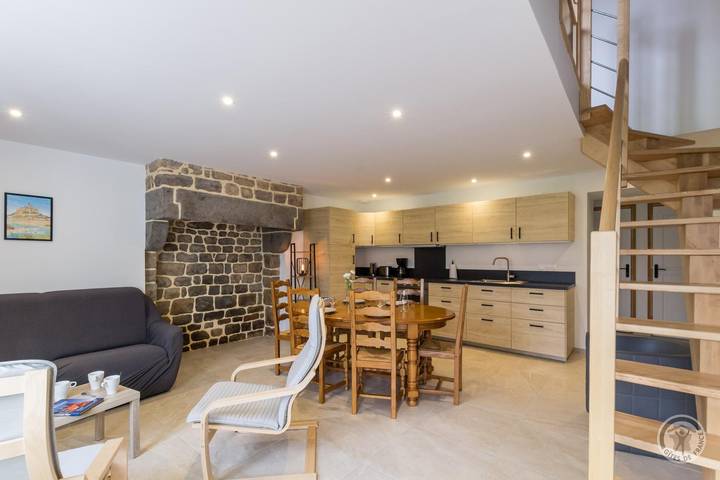 Gîte pour 6 personnes, avec jardin à Chérencé-le-Héron