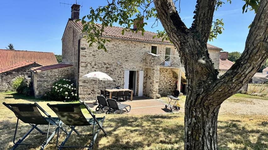 Maison de vacances pour 7 personnes, avec Terrasse et Jardin ainsi que Piscine et Vue à Saint-Julien-des-Landes