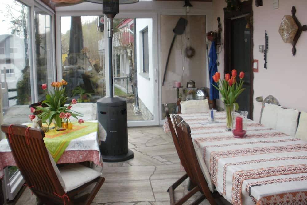Ganze Wohnung, Sehr ruhige, gemütliche und sehr gut eingerichtete Ferienwohnung in Gemünden am Main, Maindreieck