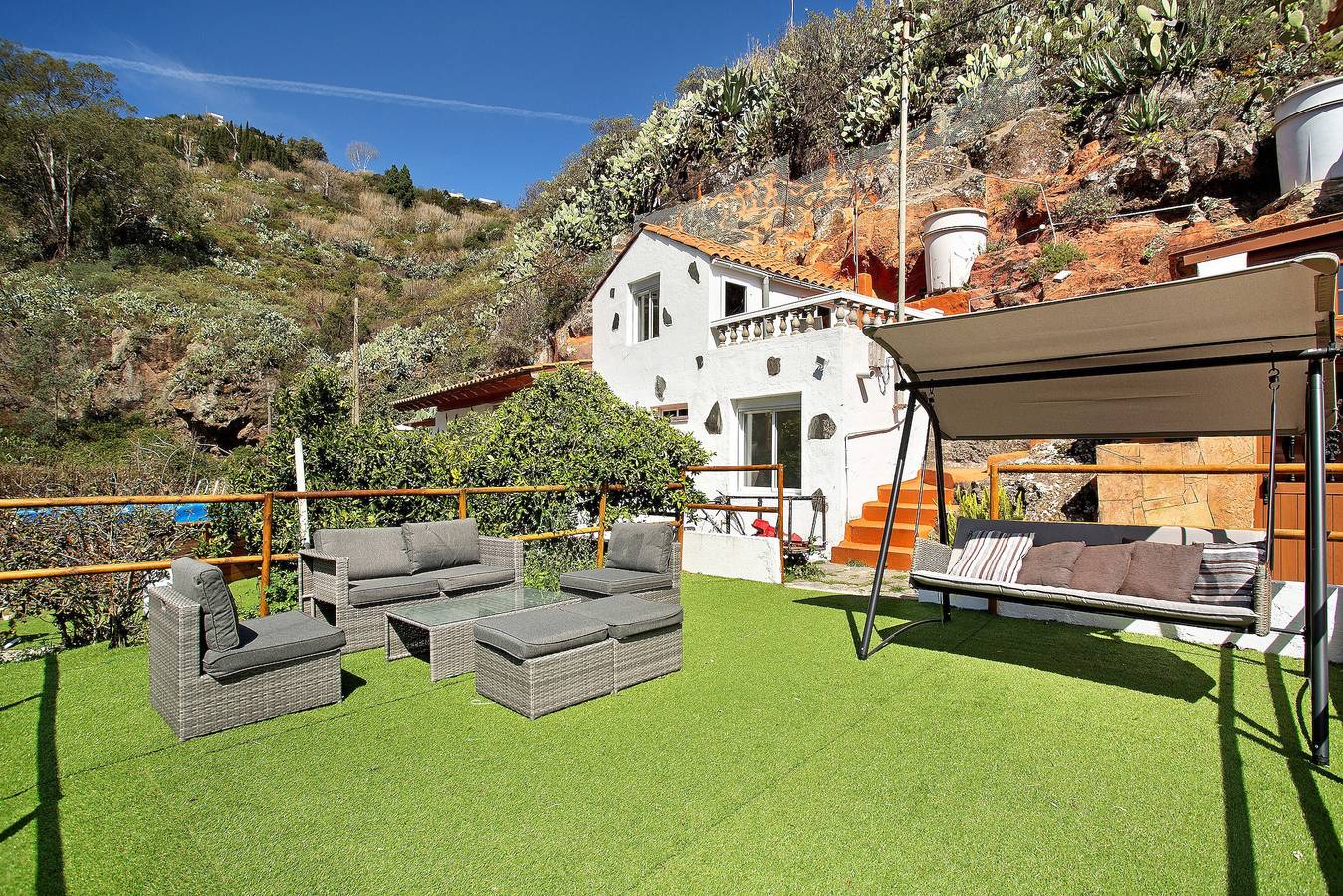 Maison de vacances "Casa Cueva" avec vue sur les montagnes, piscine privée et Wi-Fi in Las Rosadas, Teror