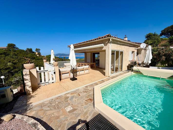Ferienhaus für 6 Personen, mit Terrasse und Garten sowie Pool - 1