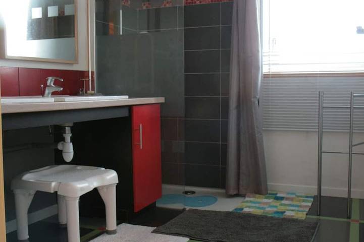 Gîte pour 8 personnes, avec jardin et terrasse à La Chapelle-aux-Filtzméens - 4