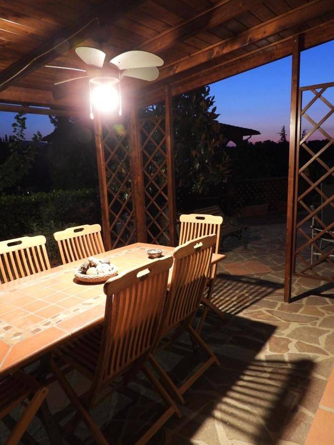 Ferienwohnung für 5 Personen, mit Terrasse und Garten sowie Ausblick
