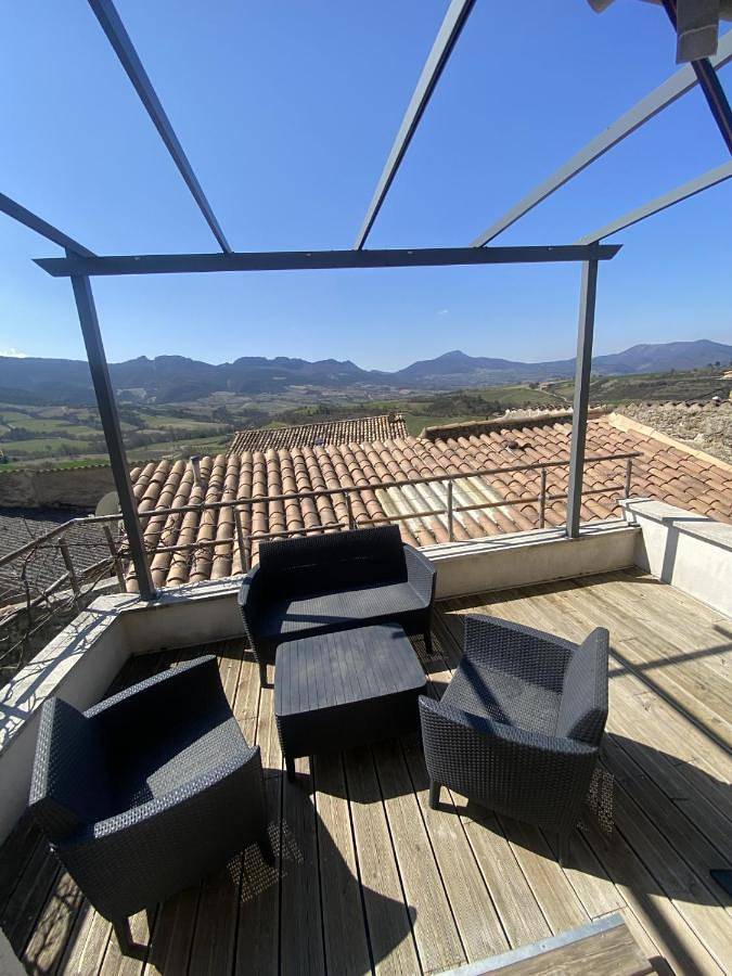 Location de vacances pour 6 personnes, avec terrasse à Saint-Sauveur-Gouvernet
