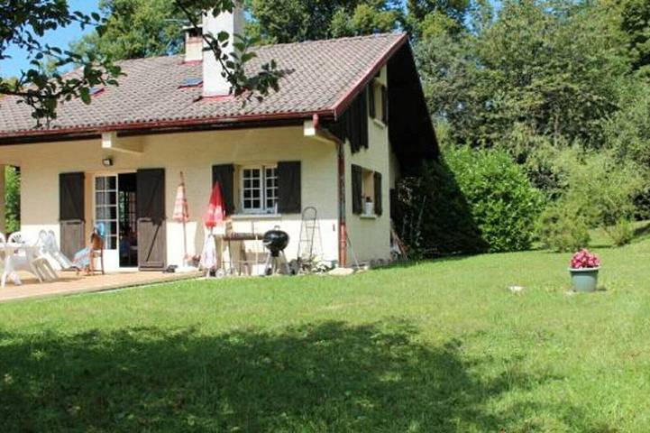 Location de vacances pour 6 personnes, avec Balcon et Jardin à Pugny-Chatenod