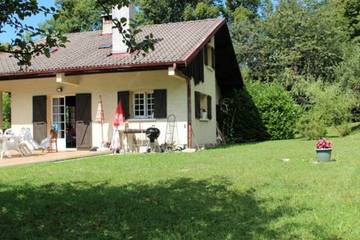 Gîte pour 6 personnes, avec jardin et balcon à Pugny-Chatenod