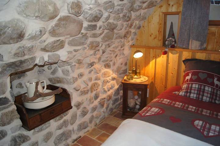 Gîte pour 4 personnes, avec sauna ainsi que terrasse et jacuzzi à La Roche-des-Arnauds - 4