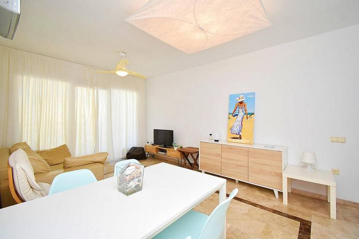 Apartamento para 4 personas, con piscina además de vistas y terraza en El Ejido