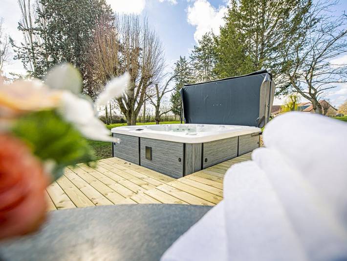 Gîte for 6 people, with terrace and hot tub as well as garden - 1