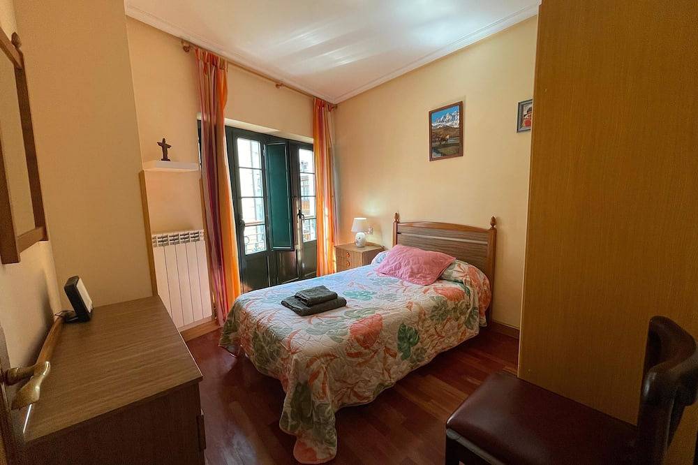 Entire apartment, Apartamento La Covadonguina en el Centro de Cangas de Onis, Asturias in Cangas de Onís, Asturias Province