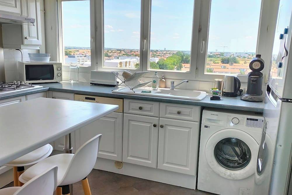 Apartamento entero, New: large, bright apartment with sea view near center and port in La Rochelle, Región de La Rochelle