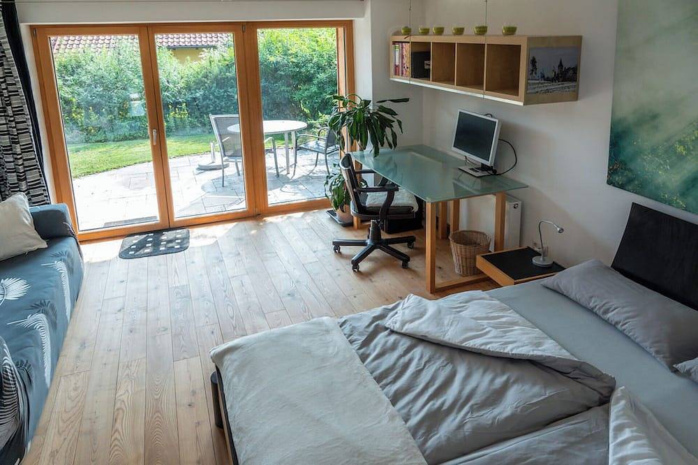 Ganze Wohnung, Ferienwohnung am Atelier Simon , ruhige sonnige Sw-Terassenwohnung (67qm) in Pähl, Ammersee