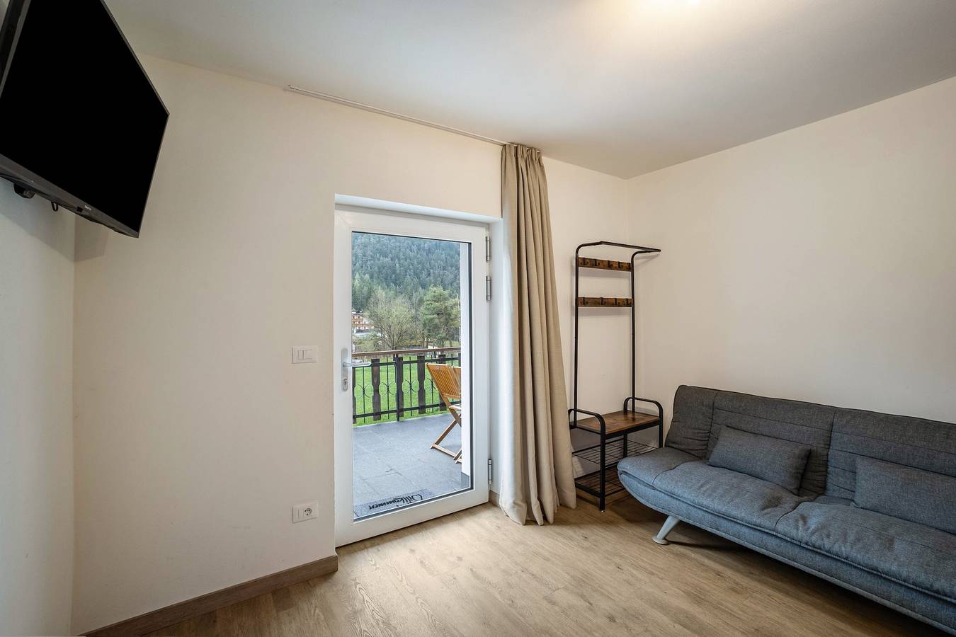 Ganze Wohnung, Ferienwohnung 'Silbernagl Terrasse - Blick Zum See' mit Gemeinschaftsterrasse und Wlan in Issing, Pfalzen