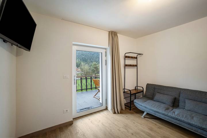 Ganze Wohnung, Ferienwohnung 'Silbernagl Terrasse - Blick Zum See' mit Gemeinschaftsterrasse und WLAN in Issing, Pfalzen