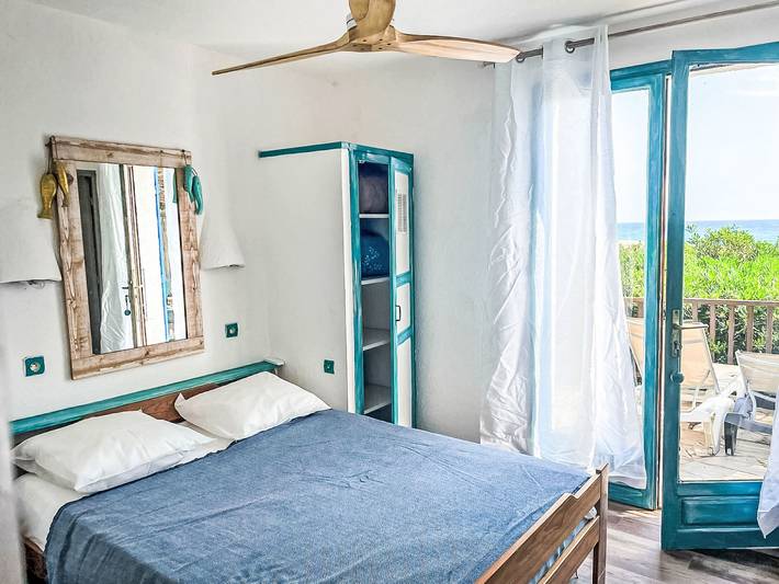 Gîte pour 4 personnes, avec vue ainsi que jardin et terrasse dans Plage De L Ovu Santu - 4