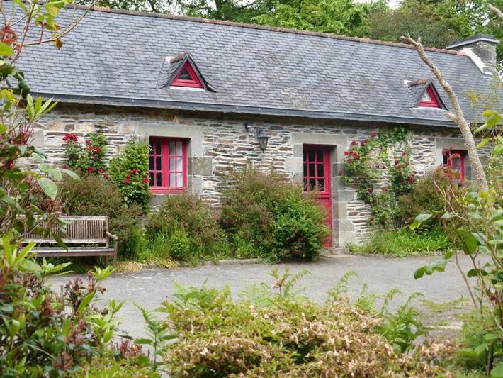 Location de vacances pour 3 personnes, avec Terrasse ainsi que Jardin et Vue à Saint-Urbain