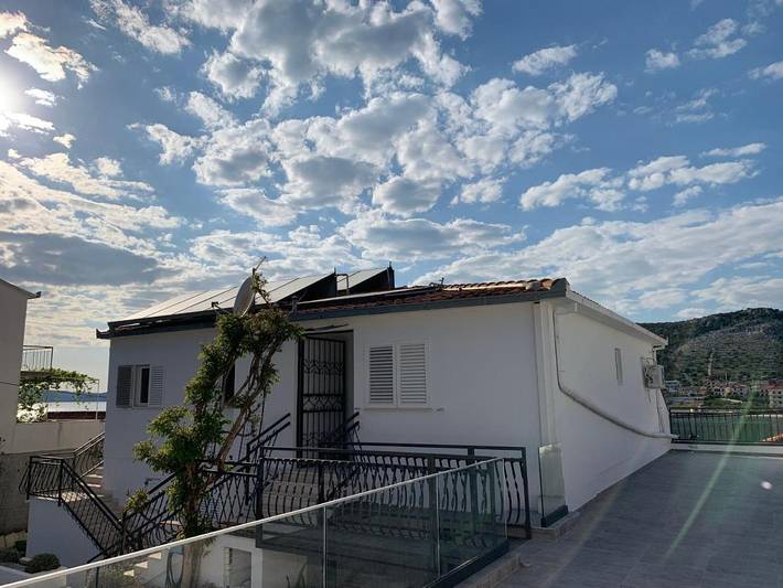 Ferienwohnung für 2 Personen, mit Garten und Terrasse sowie Pool und Ausblick, mit Haustier in Split-Dalmatien - 3