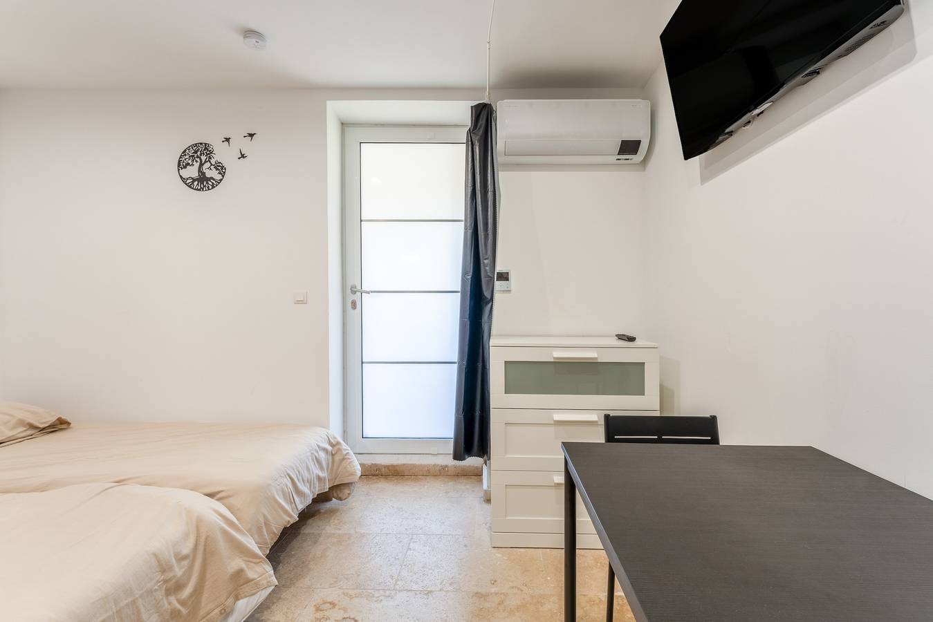 Estudio entero, Estudio 'Canto Cigalo Rdc 1' con Wi-Fi y aire acondicionado in Robion, Parque natural regional del Luberon