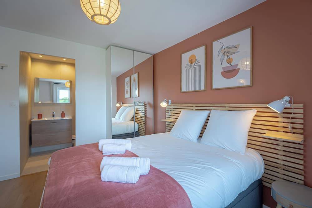 Maison rénovée 2025 en bords Loire & grand jardin 6 chambres avec douche privée in Blois, Région de Blois