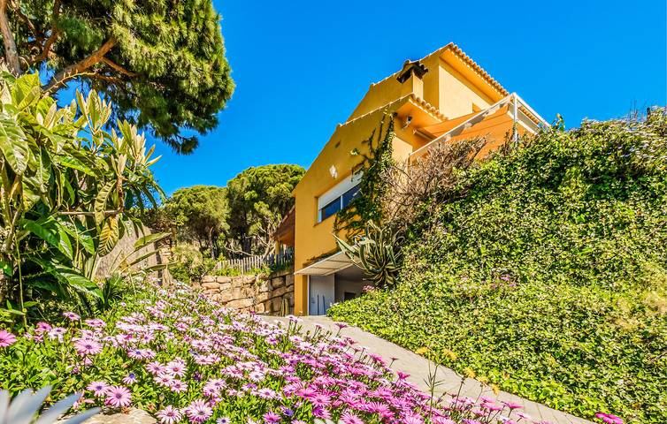 Apartamento con vistas al mar, piscina y terraza, a 2,5 km de Arenys de Munt in Supermaresme, Arenys de Munt