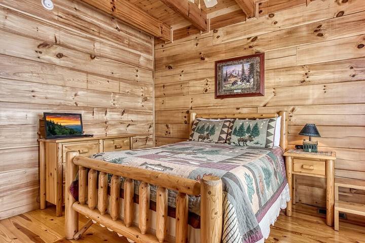 Log cabin for 12 people, with hot tub in Pigeon Forge