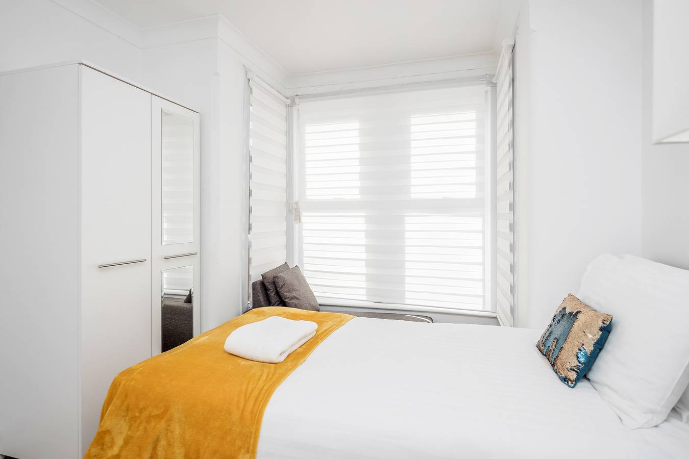 4 Bed House - Sleeps 8 - Garden - Parking - Wifi in Chelmsford, Essex