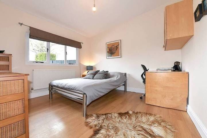 Gorgeous 3Bd Cottage with Parking Nr Guildford in Worplesdon, Guildford