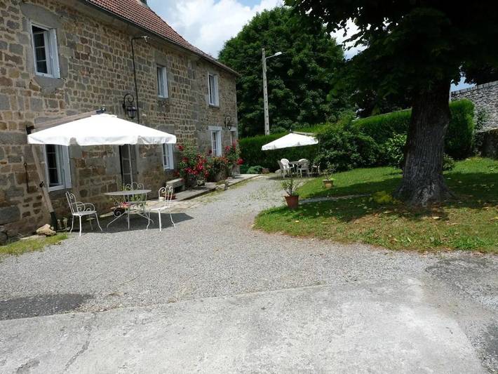 Location de vacances pour 4 personnes, avec jardin ainsi que piscine et terrasse, animaux acceptés à Saint-Avit-de-Tardes