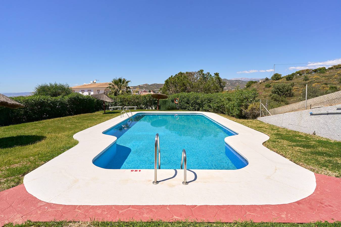 Entire apartment, 'Apartamento Bellavista Torrox Park' with Sea Views, Wi-Fi, and Air Conditioning in Torrox Costa, Torrox