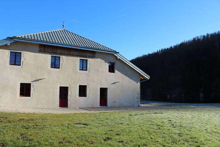 Gîte pour 2 personnes, avec Terrasse ainsi que Jardin et Vue à Entre-deux-Monts