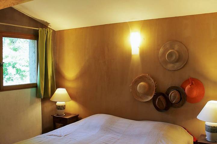 Location de vacances pour 4 personnes, avec terrasse et jardin, animaux acceptés à Rustrel - 2