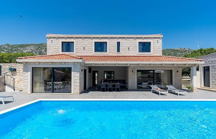 Villa für 8 Personen, mit Pool und Garten - 1