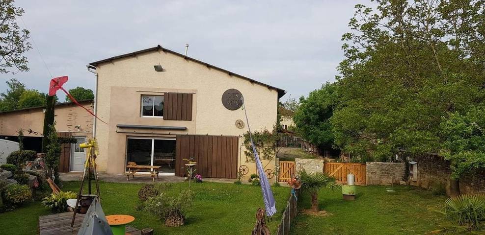 Gîte pour 2 personnes, avec Terrasse ainsi que Jardin et Vue à District de Lu'nan