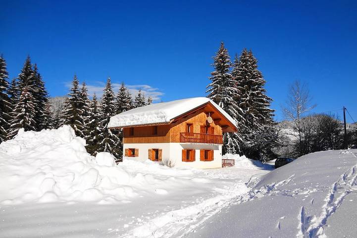 Chalet pour 10 personnes, avec sauna et jacuzzi ainsi que jardin et balcon à Notre-Dame-de-Bellecombe