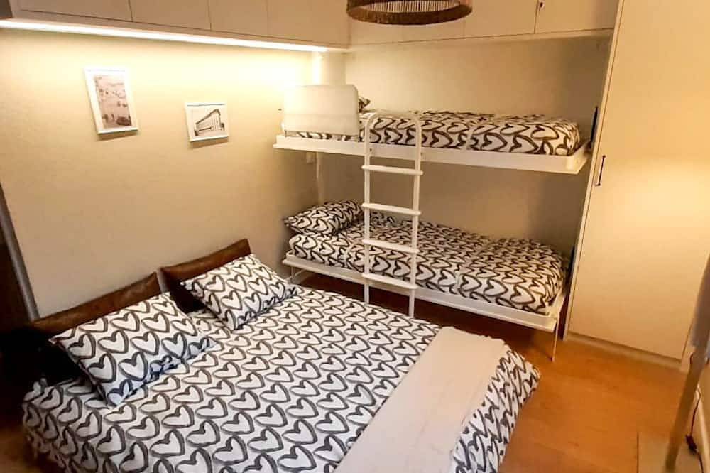 Entire apartment, El Refugio de Enveitg in Enveitg, Prades region