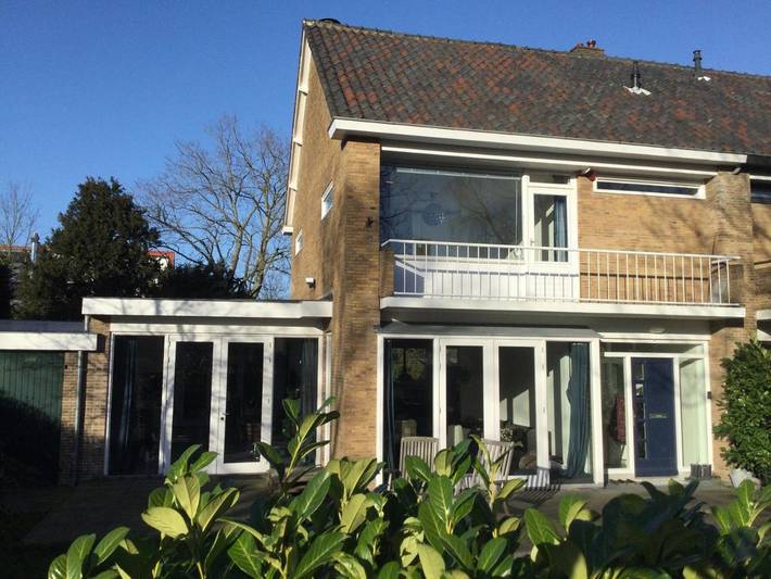 Location de vacances pour 7 personnes, avec Balcon et Jacuzzi ainsi que Terrasse et Jardin à Heemstede