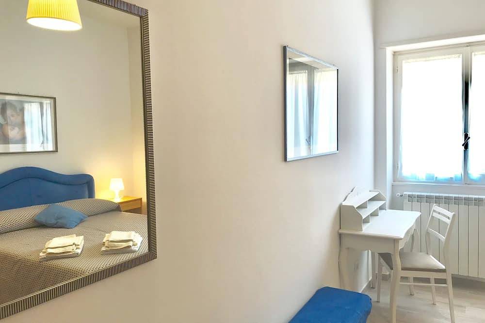 Ganze Wohnung, Sea View, Zentrum, 3 Schlafzimmer, 2 Bäder, 250 Meter vom Meer entfernt in Terracina, Pontinische Ebene