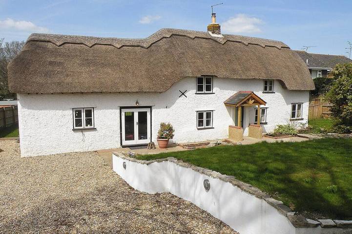 Cottage for 6 people, with hot tub and garden, with pets in New Forest