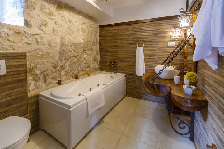 Villa für 16 Personen, mit Pool und Garten in Montenegro - 4