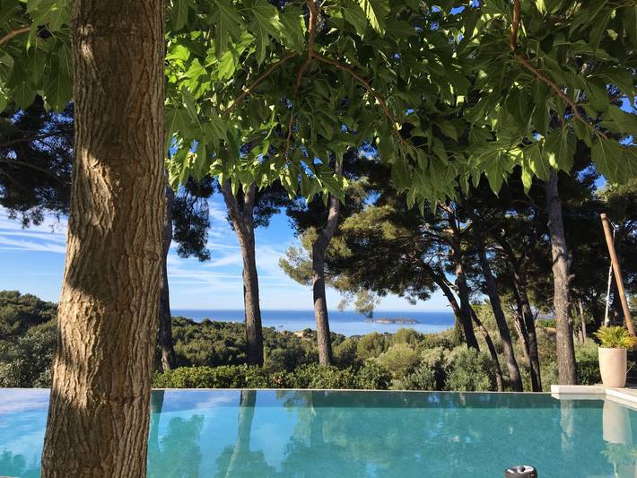 Location de vacances pour 8 personnes, avec jardin ainsi que piscine et terrasse à Ceyreste - 3