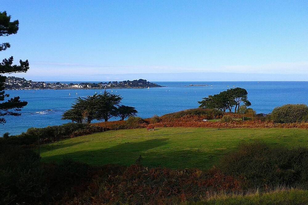 Ganze Wohnung, Apartment mit herrlichem Meerblick und beheiztem Pool in Plestin-les-Grèves, Ceinture Dorée