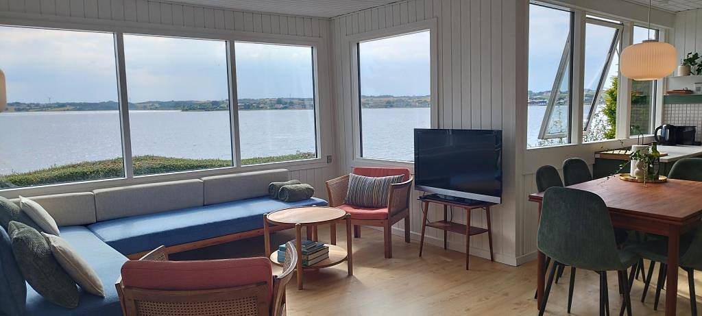 Schönes Haus von 45 m2 in der ersten Reihe mit Blick auf den Fjord und mit Panoramablick auf den Limfjord in Erslev, Morsø
